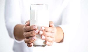 الانتفاخ بعد الحليب.. إليك الخيارات الأكثر أمانا لمعدتك