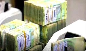 أول جهة حكومية في عدن تبدأ صرف المرتبات.. تعرف عليها!