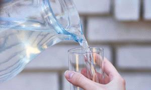 هل يزيد شرب الماء طاقتك حقًا؟