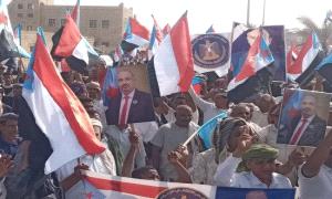 حشود سقطرية تحتشد في حديبو لتجديد العهد للزُبيدي

