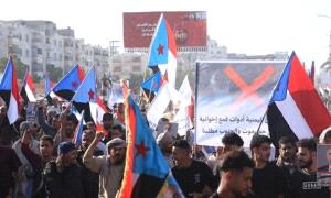 مسيرات راجلة تجوب عدن لليوم الثالث دعما لـ«الانتقالي» ورفضا للإخوان