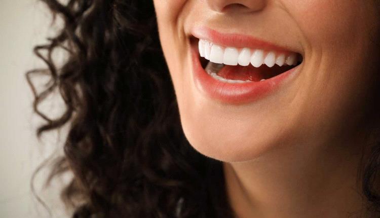 عادة يومية تحمي أسنانك بعد كل وجبة