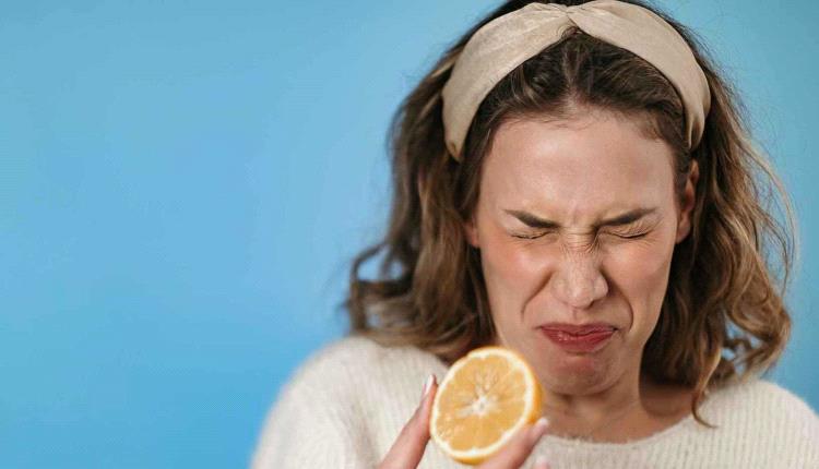 لماذا يصبح مذاق عصير البرتقال سيئا بعد تنظيف أسنانك؟