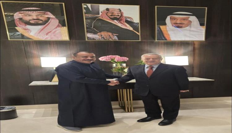 اللواء بن بريك يلتقي الشيخ عبد العزيز المفلحي في الرياض