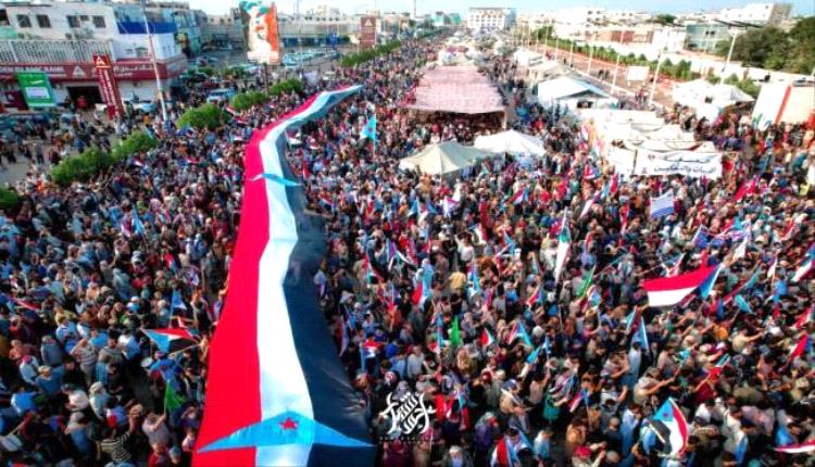 من الساحات.. حشود شعب الجنوب توجه رسالة للعالم وتجدد تفويضها للمجلس الانتقالي