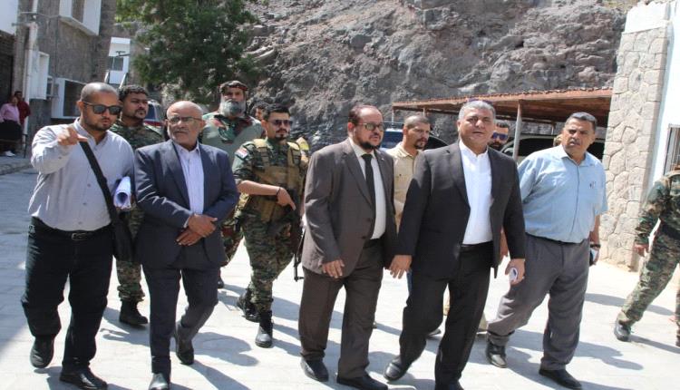 رئيس هيئة التفتيش القضائي يتفقد سير العمل بمحكمة استئناف عدن ويشدد على الانضباط الوظيفي
