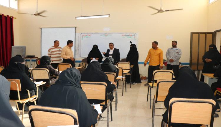 بلفاس يتفقد سير الاختبارات النصفية بالمعاهد التقنية والمهنية بالمكلا