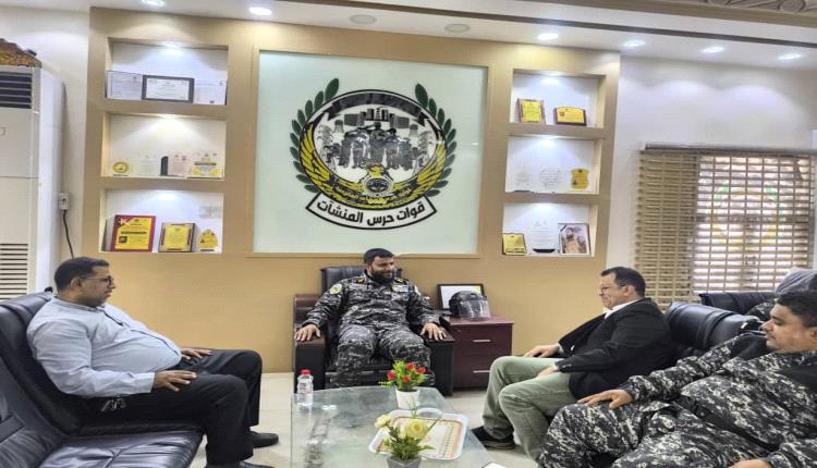 قائد قوات حرس المنشآت يلتقي مدير البنك اليمني للانشاء والتعمير 