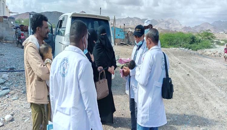 مديري "الترصد الوبائي" و"الاستجابة السريعة" بصحة حضرموت يتفقدان الوضع الصحي لحالات الاشتباه بالحصبة ببروم ميفع