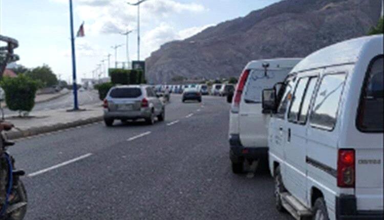 أزمة الغاز تشلّ مواصلات عدن وتضاعف معاناة المواطنين

