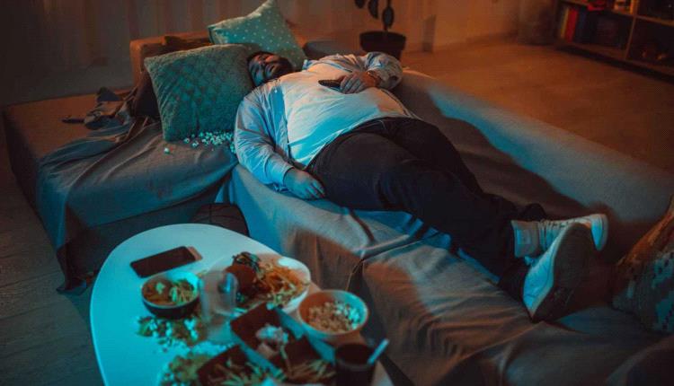 لماذا نشعر بالخمول بعد الغداء؟