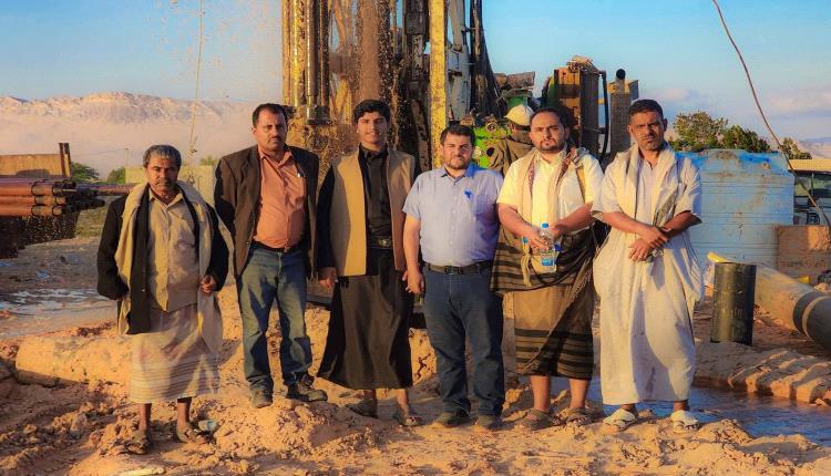 بدعم الإمارات.. استكمال حفر بئر مياه ارتوازية في جول الريدة بشبوة