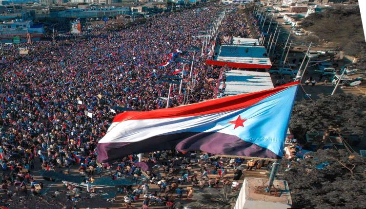 استجابة لدعوة الرئيس الزُبيدي .. أبناء الجنوب يحتشدون بالعاصمة عدن في مليونية تأييد الإعلان الدستوري "بيان'
