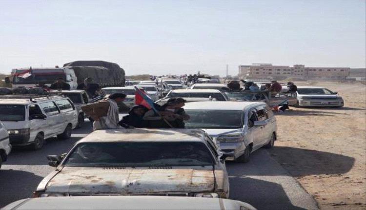 حشود شبوة تتجه إلى عدن دعمًا للإعلان الدستوري

