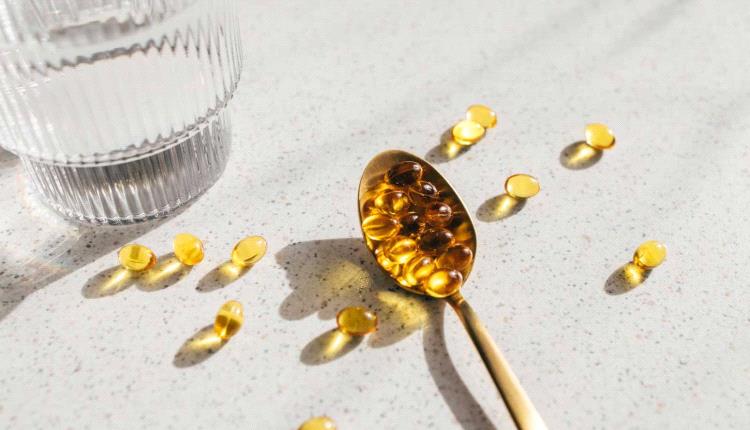 منها كثرة التبول.. أعراض تتطلب التوقف عن تناول فيتامين "د"