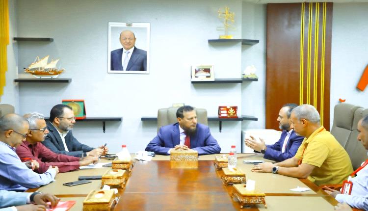 محافظ عدن يشكّل لجنة لبحث إمكانية عودة نشاط شركة «يو» للاتصالات