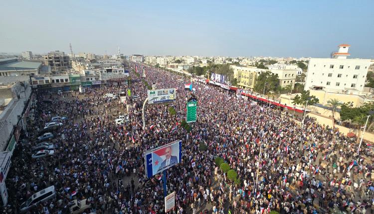 مليونية الثبات والتصعيد.. شعب الجنوب يجدد التفويض للرئيس الزُبيدي ويوجه رسالة إلى الداخل والخارج