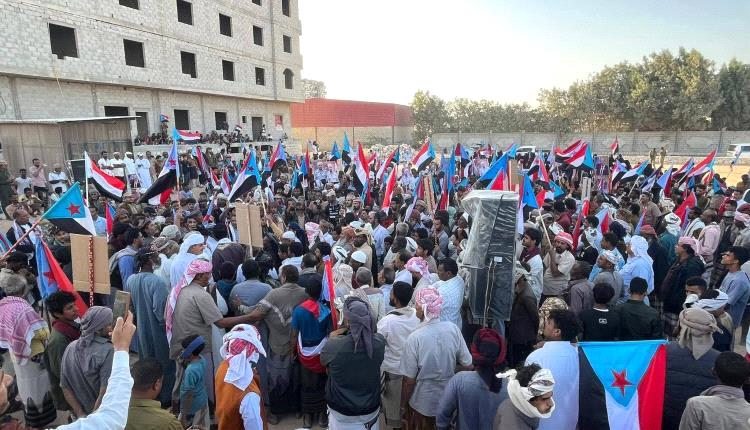 المهرة تجدد تفويضها للمجلس الانتقالي والرئيس الزبيدي