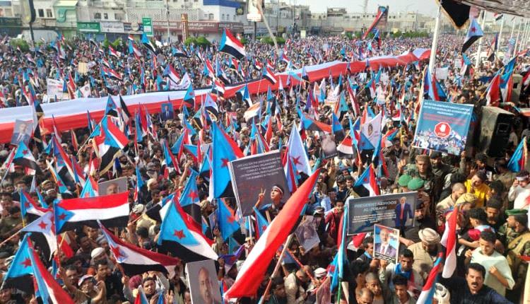 حشد غير مسبوق لمليونية الثبات والتصعيد الشعبي في العاصمة عدن "صور"