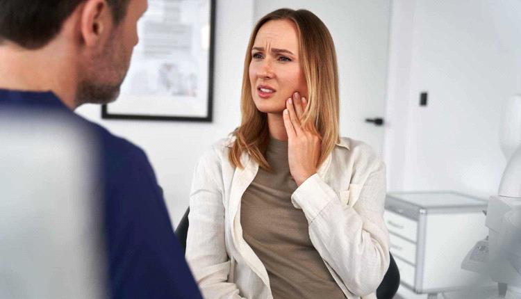 بين القلق وانقطاع النفس.. الأسباب الخفية لصرير الأسنان