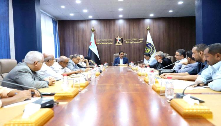 الانتقالي الجنوبي يؤكد استمرار نشاطه من عدن ويجدد تمسكه بإرادة شعب الجنوب

