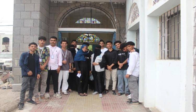 طلاب كلية العلوم الإدارية والإنسانية بالجامعة الألمانية الدولية ينفذون نزول إنساني إلى دار رعاية العجزة والمسنين بعدن