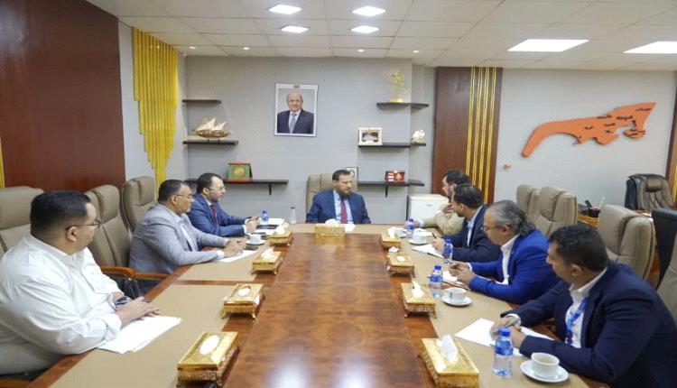 المحافظ شيخ يبحث تعزيز حماية تراث عدن الثقافي وتحديث قوائم المستفيدين من الإغاثة الدولية