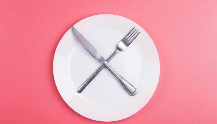 هل تخطي الوجبات يساعد على إنقاص الوزن؟
