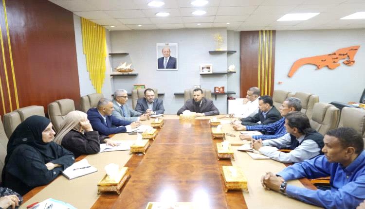 عاجل|محافظ عدن يزف بشرى للمعلمين بزيادة الحوافز