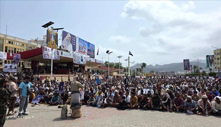 توافد جماهيري كبير في ساحة العروض قبل مليونية دعم الشيخ حمدي شكري