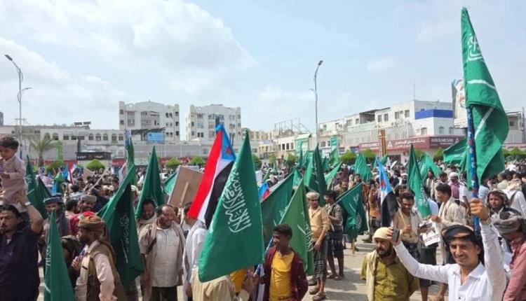 صحفي جنوبي يوجه اعتذارا لأسر الشهداء والجرحى: ما حدث في ساحة العروض بعدن لا يمثلنا ولا يعكس موقف الشارع الجنوبي