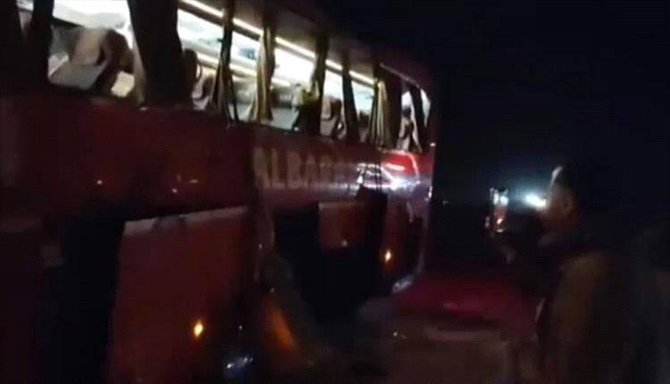 تفاصيل تصادم مروّع بين قاطرة غاز وحافلة في مأرب
