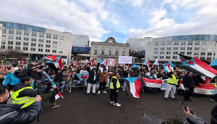 دعما لصمود أبناء الجنوب في الداخل.. الجالية الجنوبية في ألمانيا تنظم وقفة احتجاجية أمام البرلمان الأوروبي للمطالبة باستعادة دولة الجنوب العربي