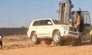 الإخوان وحضرموت.. أعمال نهب تطول المعسكرات والمرافق الحكومية