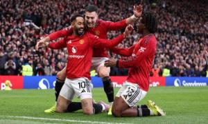 مانشستر يونايتد بقيادة كاريك ينتفض في “الديربي” ويُسقط سيتي