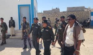 مدير عام شرطة شبوة يتفقد إدارة الأدلة الجنائية ويثمن جهود العاملين فيها