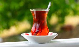 توقيت شرب الشاي الأمثل لأهدافك الصحية ..