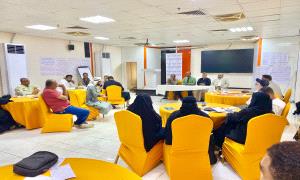 المدير العام لمديرية مدينة المكلا يختتم دورة إدارة الطوارئ والأزمات