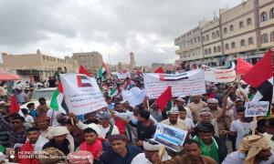 ‏الآلاف من أبناء سقطرى يخرجون في حشد غير مسبوق رفضًا لسياسة الحصار وتأكيدًا على دعم الإمارات
