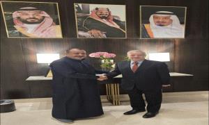 اللواء بن بريك يلتقي الشيخ عبد العزيز المفلحي في الرياض