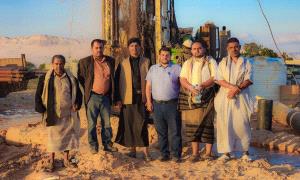 بدعم الإمارات.. استكمال حفر بئر مياه ارتوازية في جول الريدة بشبوة