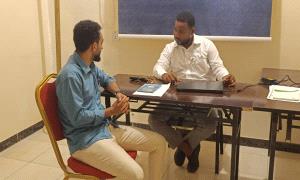 مبادرة "الإشارة تجمعنا" والشبكة الوطنية للمبادرات المجتمعية الشبابية تناقشان تعزيز العمل الشبابي الدامج بعدن
