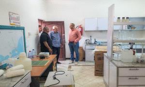 الشعبي وباخبيرة يعاينان أضرار المختبر المركزي لفحص المياه في منطقة البرزخ بعدن