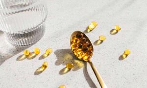 منها كثرة التبول.. أعراض تتطلب التوقف عن تناول فيتامين "د"