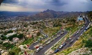 مسلـ.ـحون يختطفون ناشطا إعلامياً في تعز بالقوة