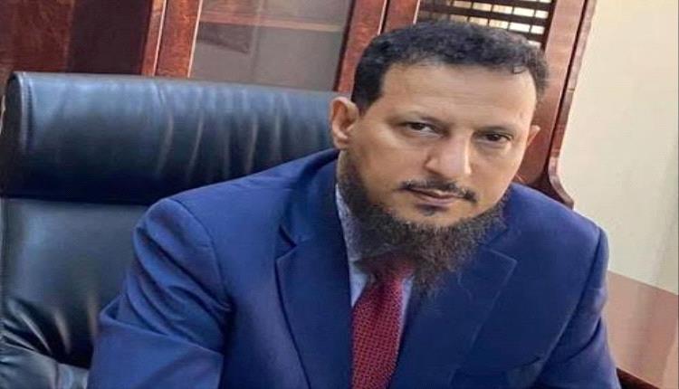 محافظ عدن يسلم أكبر مديريات عدن لقيادي تابع لحزب الإخوان