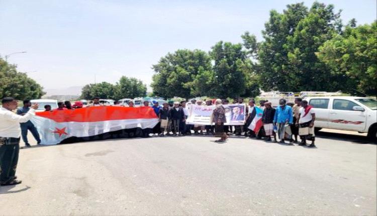 حشود أرياف المكلا تتدفق إلى ساحة الحرية للمشاركة في مليونية 7 يوليو