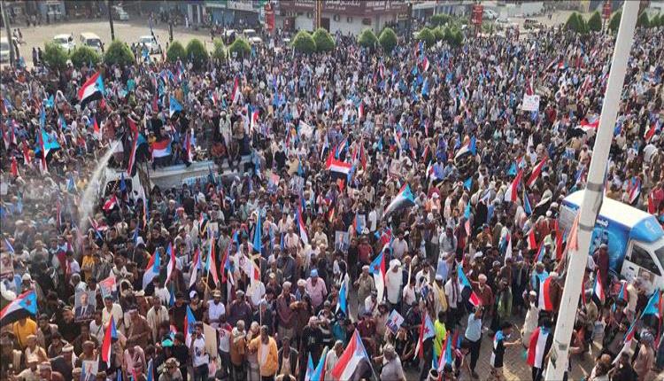 جماهير الجنوب تحتشد بالعاصمة عدن في مليونية 7يوليو لرفض الوصاية ومخططات إعادة إنتاج الاحتلال
