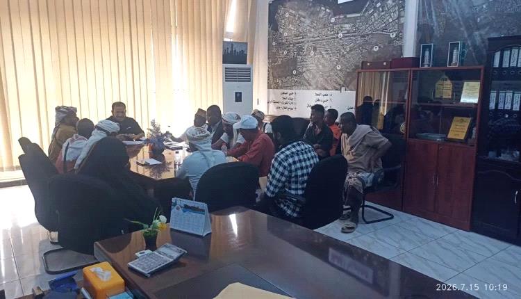 قيادة صندوق نظافة عدن تبحث تحسين الخدمات الصحية والسكنية لعمال النظافة