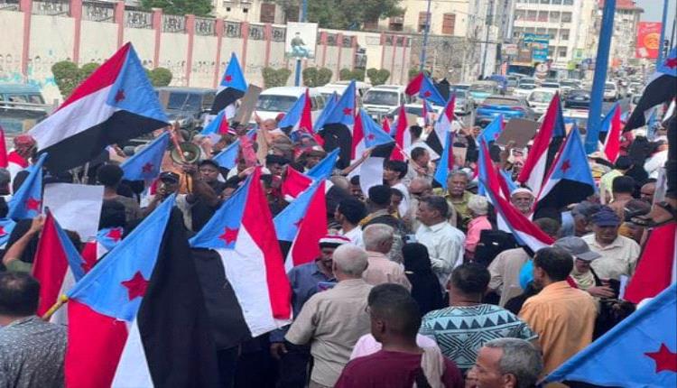 الطوفان الشعبي الجنوبي ينتفض في وجه الوصاية ويؤكد سيادة القرار الوطني